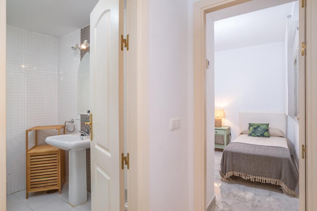 ALQUILER DE LARGA TEMPORADA - RESERVA DE MARBELLA - 2 D - BAJO CON JARDIN