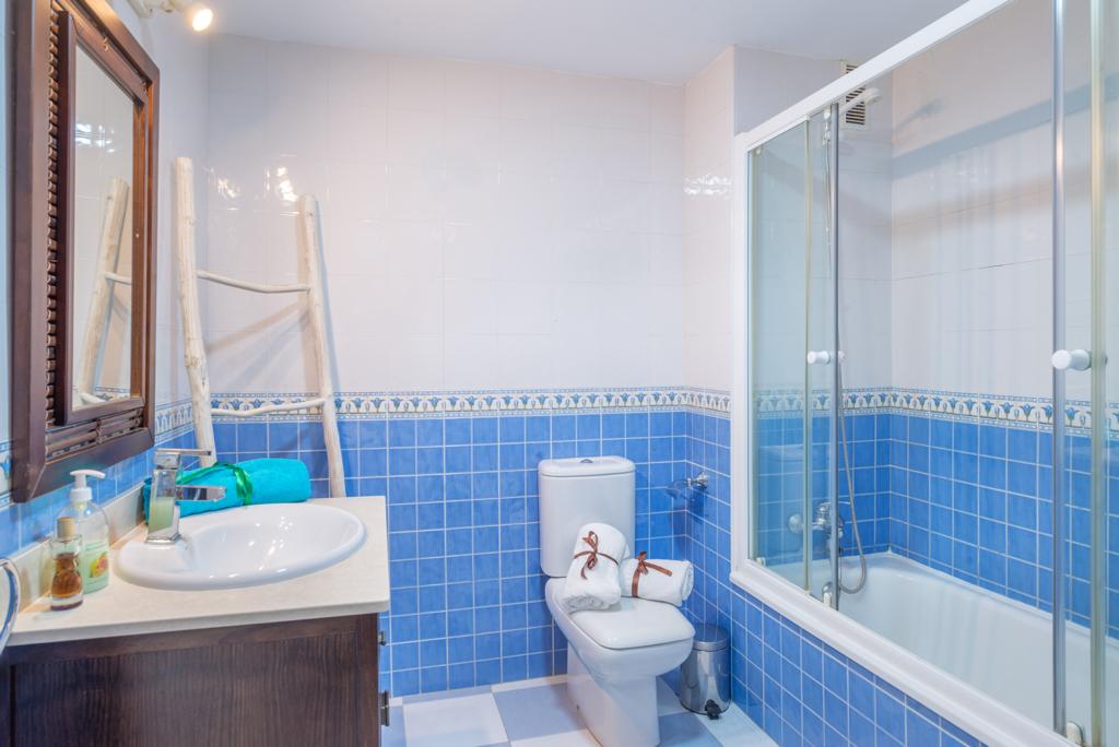 ALQUILER DE LARGA TEMPORADA - RESERVA DE MARBELLA - 2 D - BAJO CON JARDIN